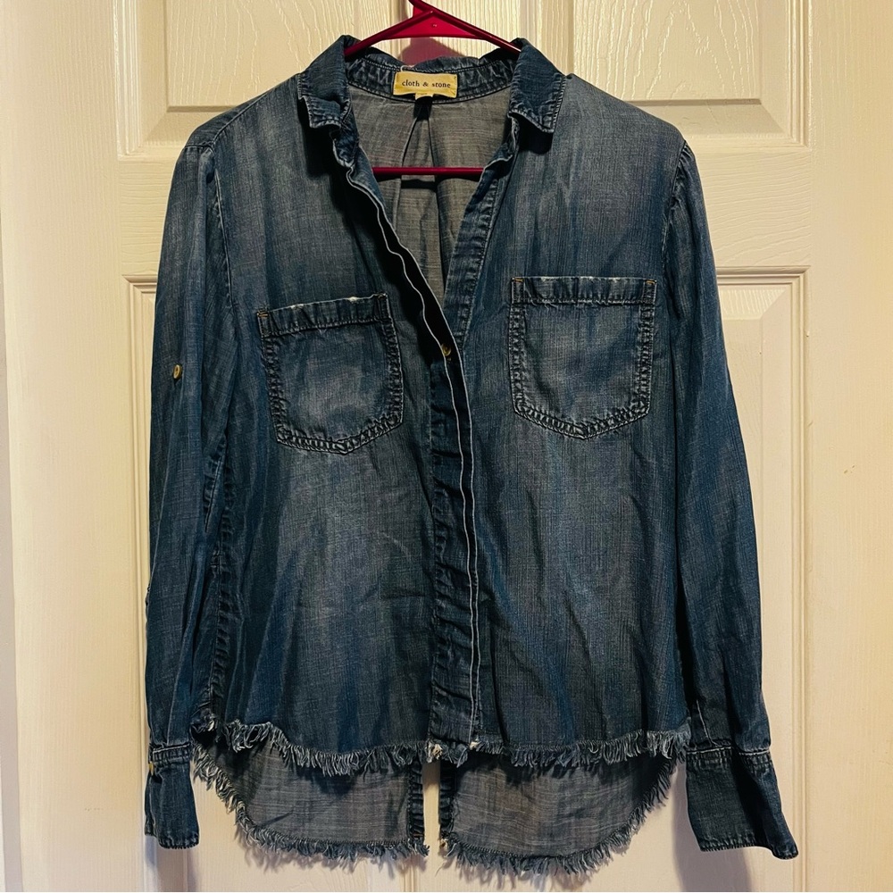 Cloth & Stone Frayed Hem Denim Shirt Hi Lo Lyocell Shirt Raw Hem XS-S